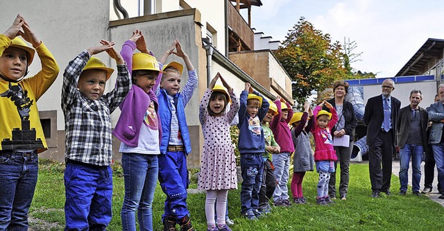 Die Nachfrage nach Kindergartenpltzen...Hintergrund das Haus Bahnhofstrae 9.   | Foto: Kapitz