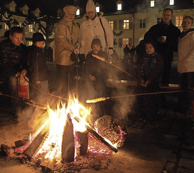 Eigenes Brot ber offenem Feuer grille... Rahmen der Weihnachtsstrae mglich.   | Foto: Archivbild: Lauber