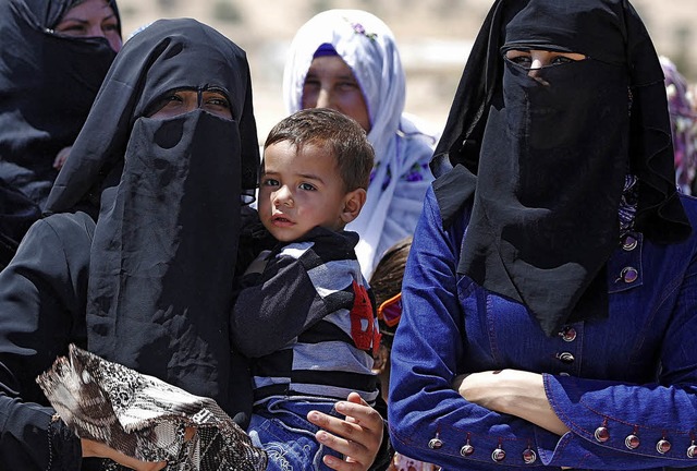 Viele Beduinenfrauen in der Negev-Wste leiden unter den alten Traditionen.  | Foto: AFP