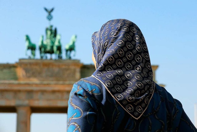 Muslima vor dem Brandenburger Tor  | Foto: Wolfgang Kumm
