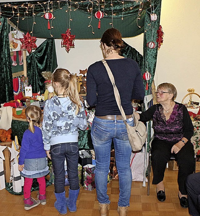 Auch Weihnachtliches wurde angeboten b...nen Tr im &#8222;Haus Wehrle&#8220;.   | Foto: H. hassler