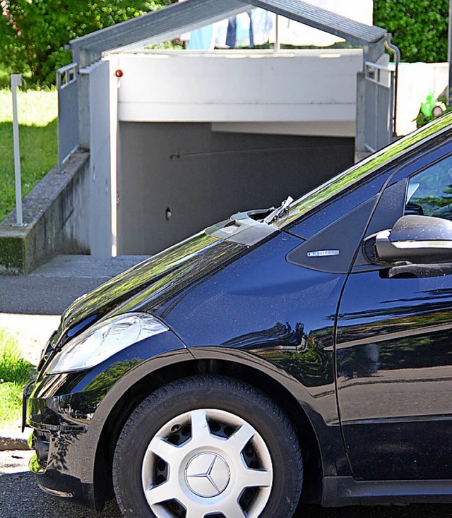 Auf der Strae parken oder in der Tiefgarage?    | Foto: Lauber