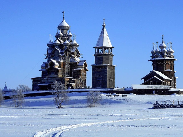 Beeindruckend: 22  Holzkuppeln zieren die Kirche auf Kischi.   | Foto: dpa
