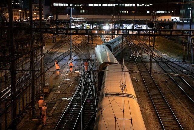 Der entgleiste Zug im Basler Bahnhof SBB  | Foto: dpa