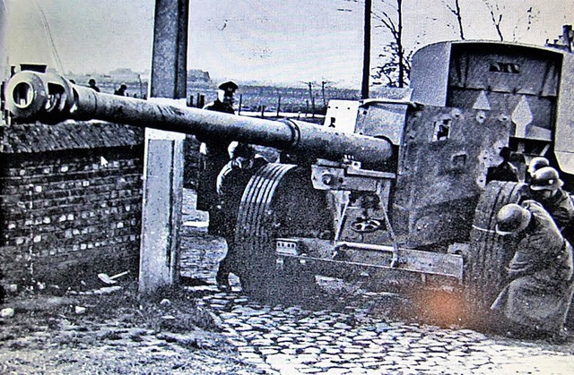 Zur Panzerabwehr wurden Geschtze aufg...zsischen Armee fluchtartig verlassen.  | Foto: zvg