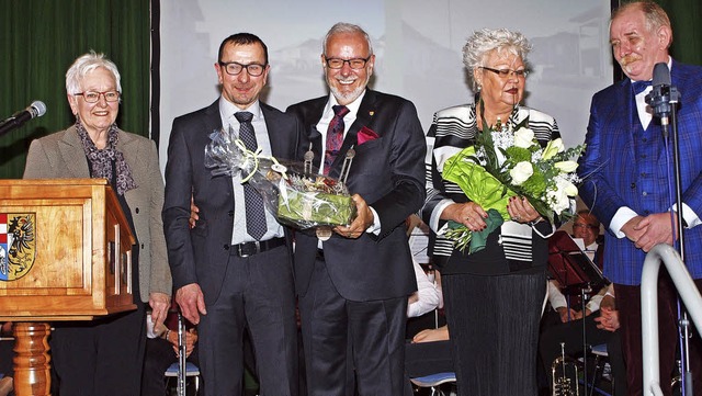 Verabschiedung des Brgermeisters durc...gelika Schilling sowie Martin Clesle.   | Foto: Michael haberer