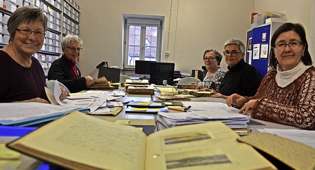 Die Archivierungsgruppe bei ihrem Donn... Patricia Thomann, Christine Albrecht   | Foto: Anika Maldacker