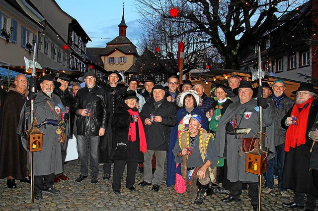 In der Burkheimer Mittelstadt wurde de... Vogtsburger Weihnachtsmarkt erffnet.  | Foto: Herbert Trogus