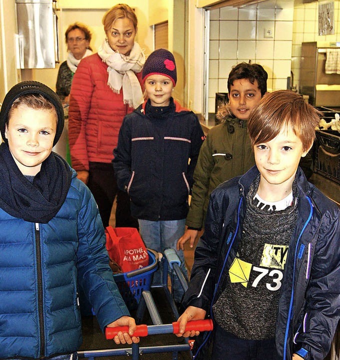 Von nun  an werden die Grundschler de... jedes Jahr den Tafelladen beliefern.   | Foto: Eva Skrypnik
