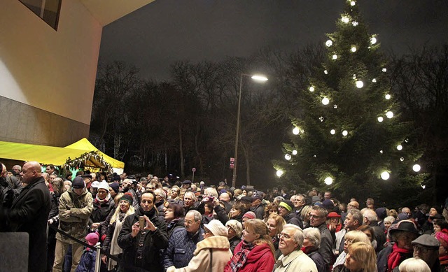 Feierliche Illumination des Weihnachtsbaums vor der Landesvertretung in Berlin.  | Foto: Stadt Waldkirch