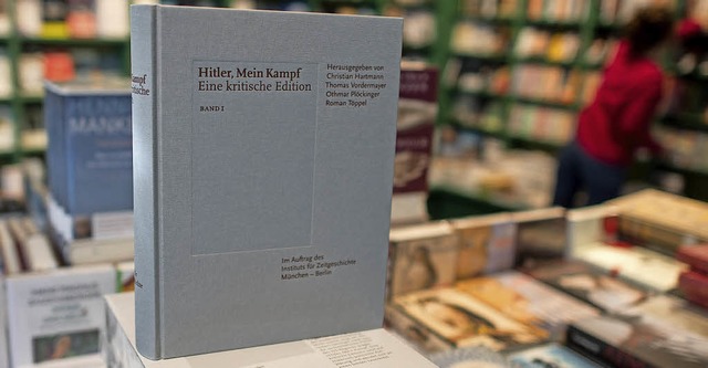&#8222;Mein Kampf&#8220; im Buchhandel...stitut fr Zeitgeschichte weiter an.    | Foto: dpa