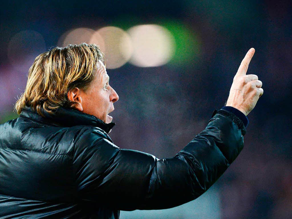 Der Finger geht zwar nach oben, die Leistung des HSV gegen den SC Freiburg aber nicht.