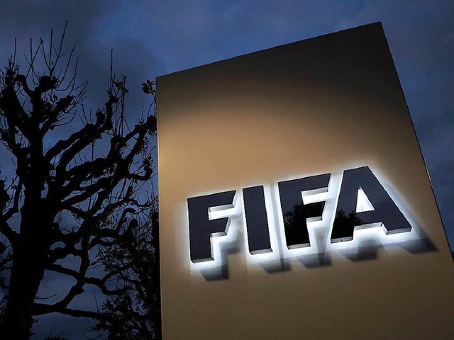 Zwei Organisationen geraten immer str...rn: der Fuball-Weltverband (Fifa) ...  | Foto: AFP