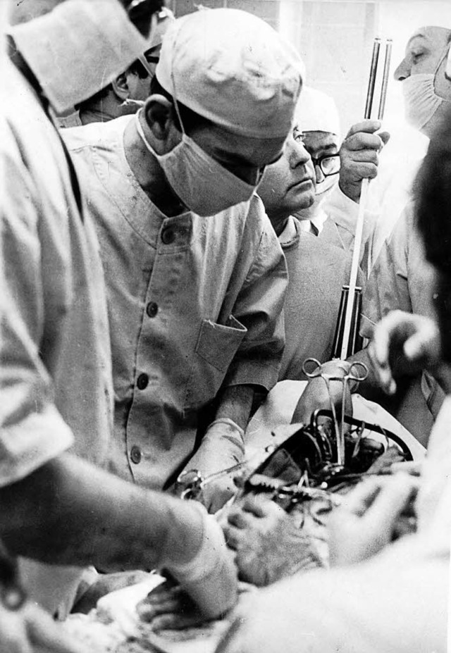 Dieses Archivbild vom 27.05.1968 zeigt...ation in der La-Paz-Klinik von Madrid.  | Foto: -