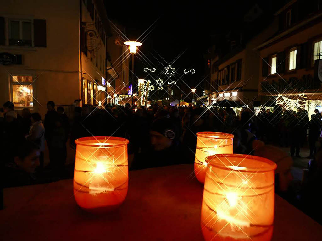 Schopfheims Innenstadt war beim Lichterfest am Freitagabend Treffpunkt fr Hunderte von Besuchern.