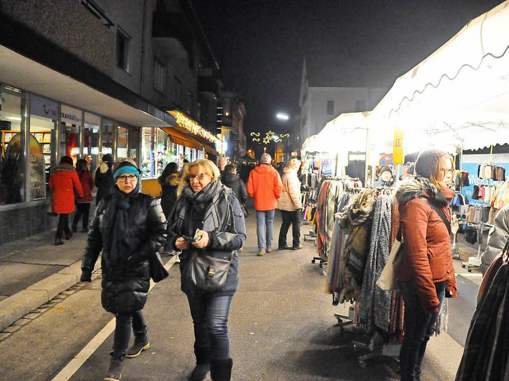 Schopfheims Innenstadt war beim Lichterfest am Freitagabend Treffpunkt fr Hunderte von Besuchern.