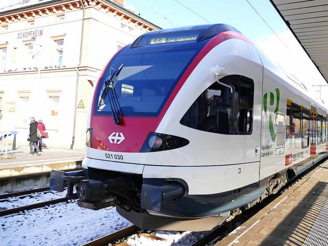 Die S 6 steht im Schopfheimer Bahnhof ...dieses Bild nicht zur Seltenheit wird.  | Foto: Lea Rollbhler