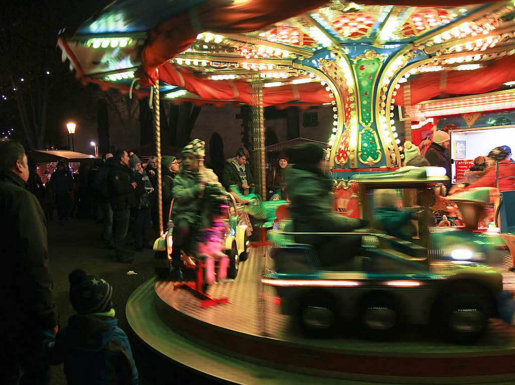 Weihnachtsmarkt in Kenzingen: Das Kinderkarussell ist alljhrlich ein Muss fr die kleinen Besucher.
