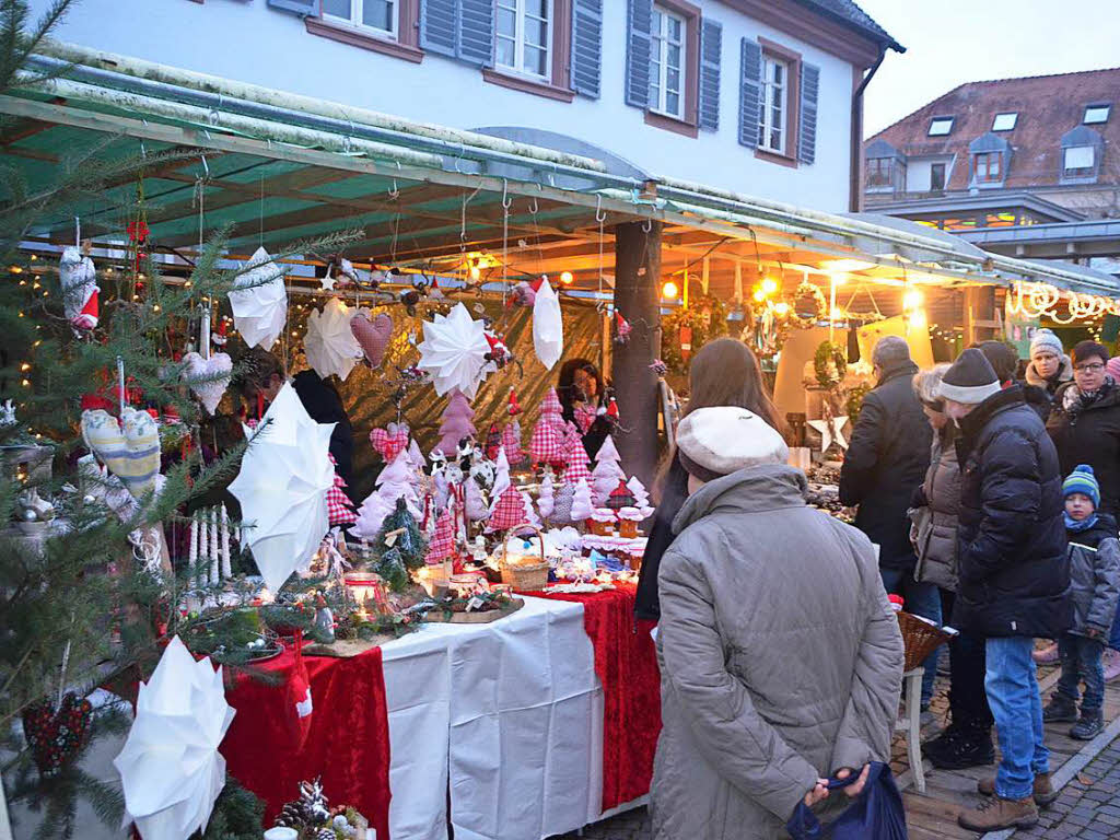 Weihnachtsmarkt in Herbolzheim: An zahlreichen Stnden erwartete die Besucher ein vielfltiges Angebot.