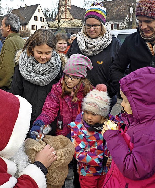 Harley-Weihnachtsmnner und schne Ver...nen auf dem Bellinger Weihnachtsmarkt.  | Foto: Jutta Schtz