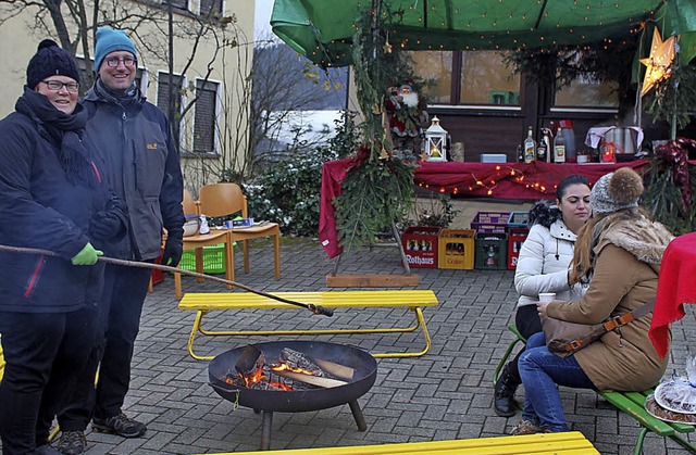 Mit Stockbrot am Lagerfeuer lie es si...dventszauber in Laufenburg aushalten.   | Foto: Michelle Gntert