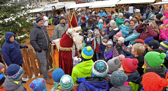 Hhepunkt des Weihnachtsmarktes in Hol...n Kinder sehnschtig gewartet hatten.   | Foto: Wolfgang Scheu