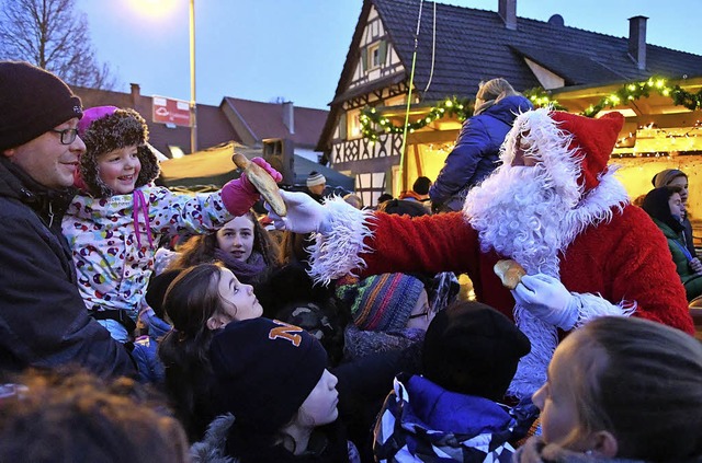 Der Nikolaus ist am Samstag auch nach Altenheim gekommen.  | Foto: Wolfgang Knstle