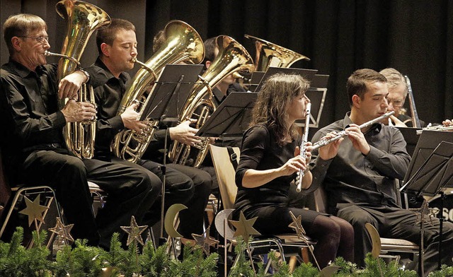 Einen Mix aus diversen Stilrichtungen boten die Kuhbacher Musiker.   | Foto: Heidi Fssel