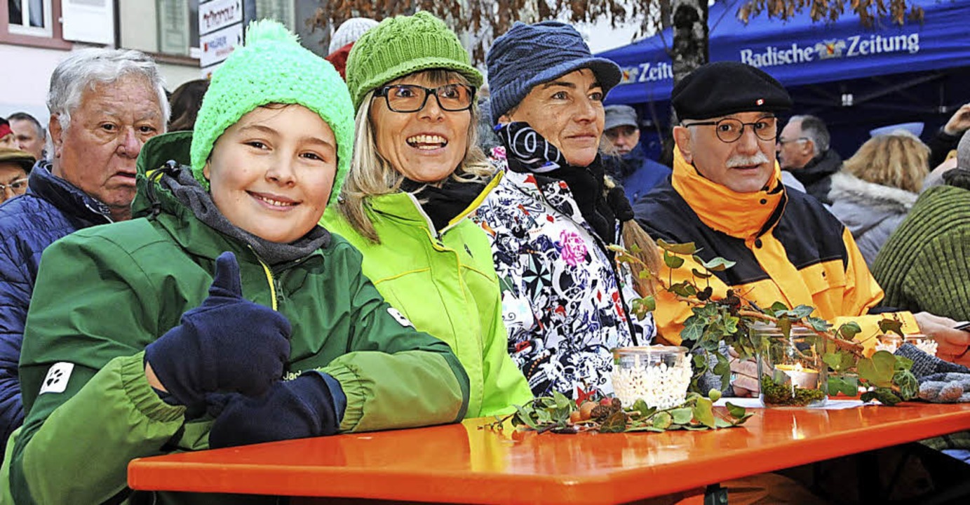 Warm eingepackt strmten die  Fans zum Open-Air-Winterkonzert.  | Foto: Robert Bergmann