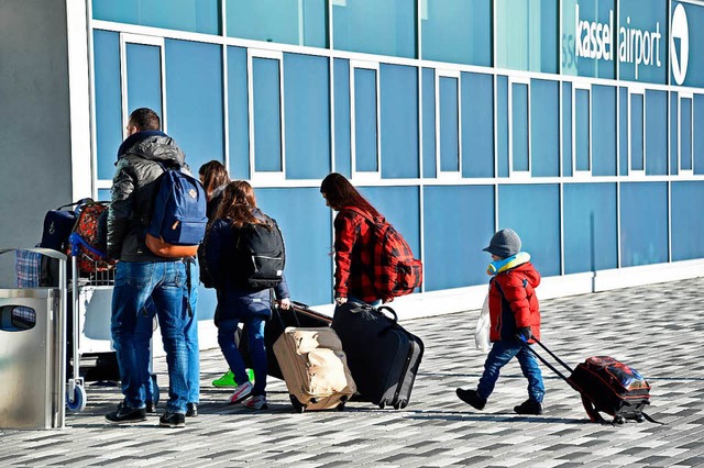 Abgelehnte Asylbewerber vom Balkan vor...hre Heimat zurckfliegen. (Archivbild)  | Foto: Uwe Zucchi