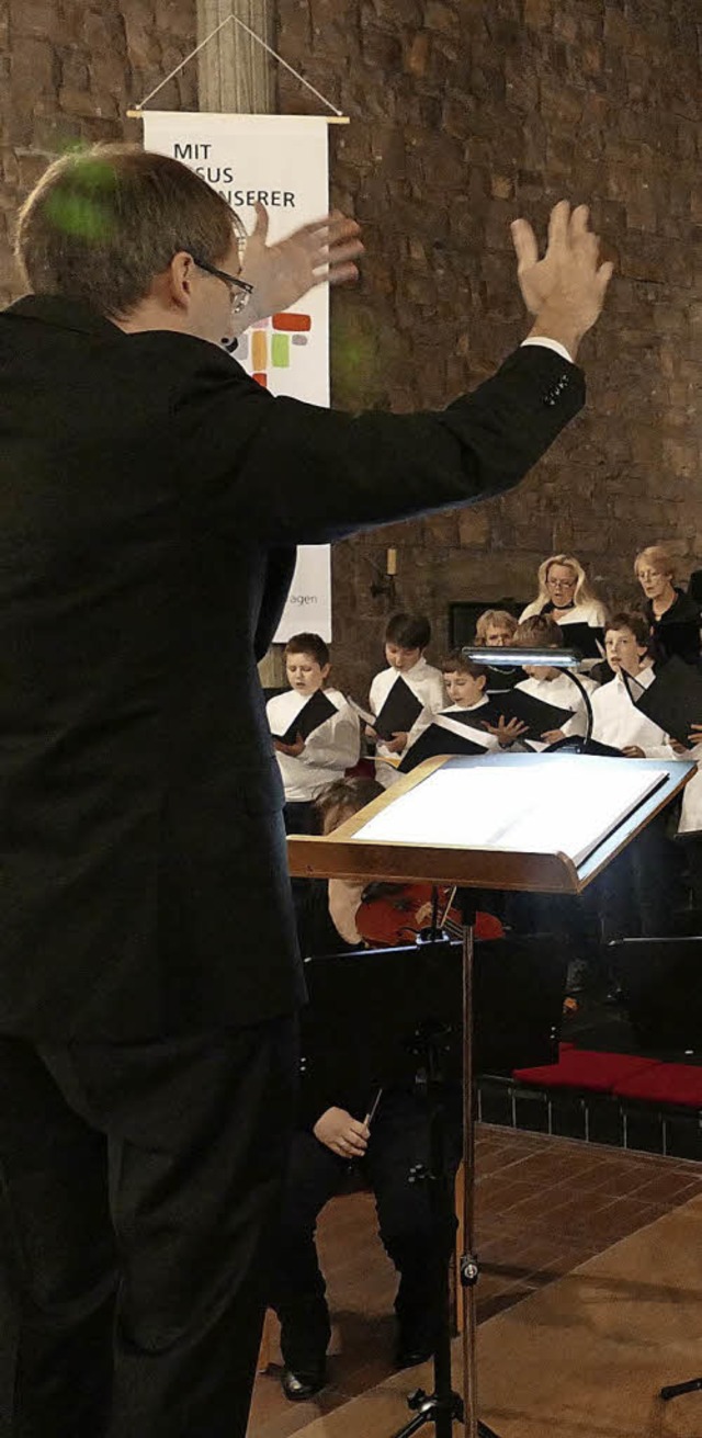 Unter Leitung von Wolfgang Haller gab ...skonzert in der Heilig-Kreuz-Kirche.    | Foto: Gottstein