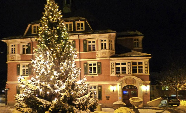 Winterweihnachtsstimmung vorm Lenzkircher Rathaus  | Foto: Eva Korinth