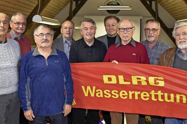 DLRG ehrt viele Mitglieder
