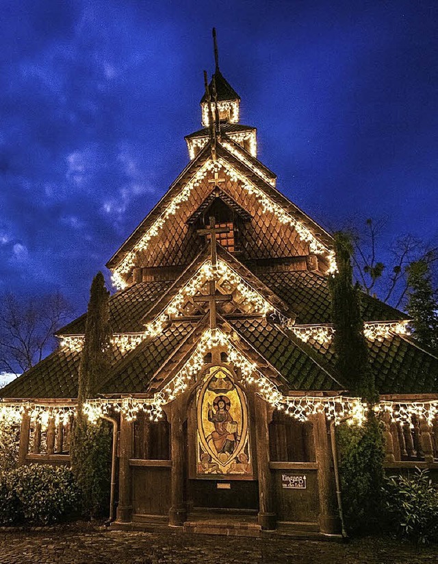 <BZ-FotoAnlauf>Kirche im Europa-Park: ...chtete Stabkirche zur Weihnachtszeit    | Foto: Europa-PaRK