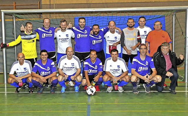 Die Spieler des FC Slestat (dunkles T...n Andr Oberlin und des FC Waldkirch.   | Foto: Michael Kirsch