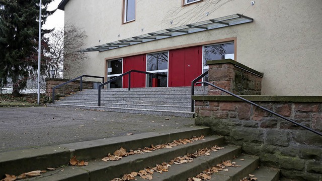 Der Zugang zum Foyer der Stadthalle wird behindertengerecht ausgebaut.   | Foto: Christoph Breithaupt