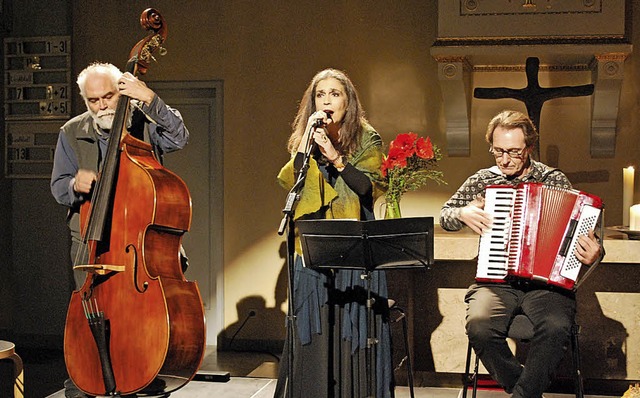 Savina Yannatou spielte mit ihrem Ensemble in der Stadtkirche.   | Foto: Mink