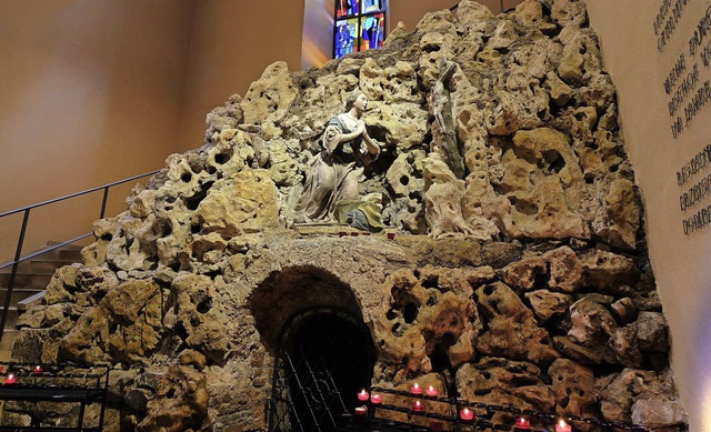 Die Grotte mit Quelle in der Freiburger Kapelle St. Ottilien  | Foto: Rombach Verlag/Gerhard Lck