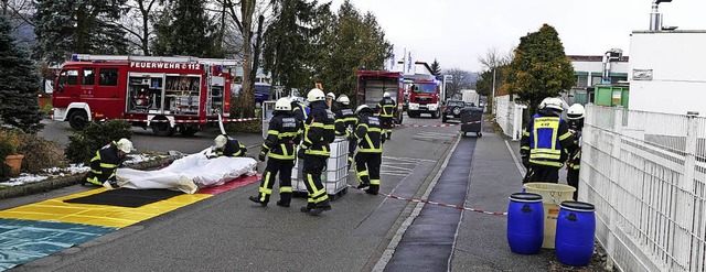 Groeinsatz: Bei einem Gefahrgutunfall...nd Anwohner bestand aber keine Gefahr.  | Foto: Andr Hnig