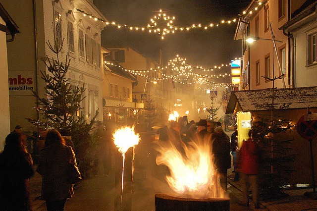 Feuer- und Httenzauber auf der Weihna... Kanderner Werberings sind attraktiv.   | Foto: Lauber