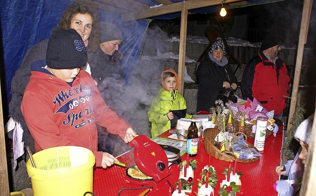 Die Drittklssler der Grwihler Schule...elstand beim Adventszauber  mit dabei.  | Foto: Werner Probst