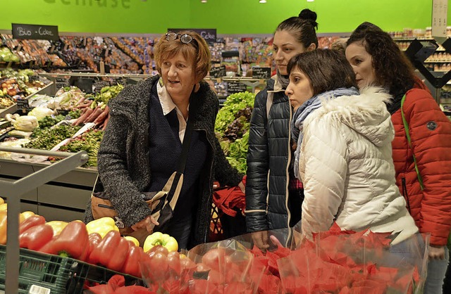 Was kosten die Paprika?, lautet eine Frage beim Ausflug des Deutschkurses.  | Foto: Horatio Gollin