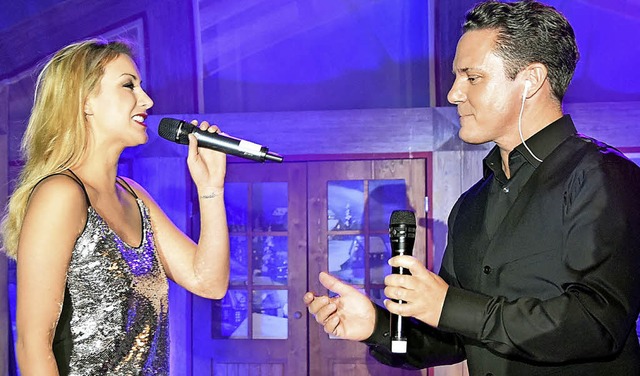 Anna-Carina Woitschack singt im Duett mit Stefan Mross   | Foto: S. Pichler