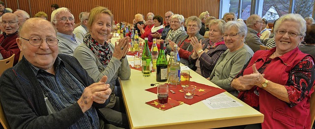 Vollbesetzte Tische und gute Stimmung ...ntsfeier fr Senioren in Malterdingen   | Foto: Benedikt Sommer