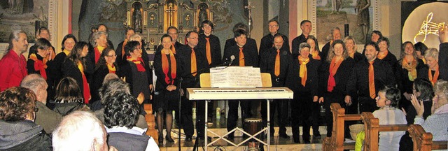 Es ist vollbracht: Der Gospelchor &#82...hnachtszeit stimmungsvoll eingelutet.  | Foto: Ulrike Spiegelhalter