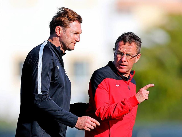 Den Weg ins Achtelfinale kennen RB-Tra...httl und Sportdirektor Ralf Rangnick.  | Foto: dpa