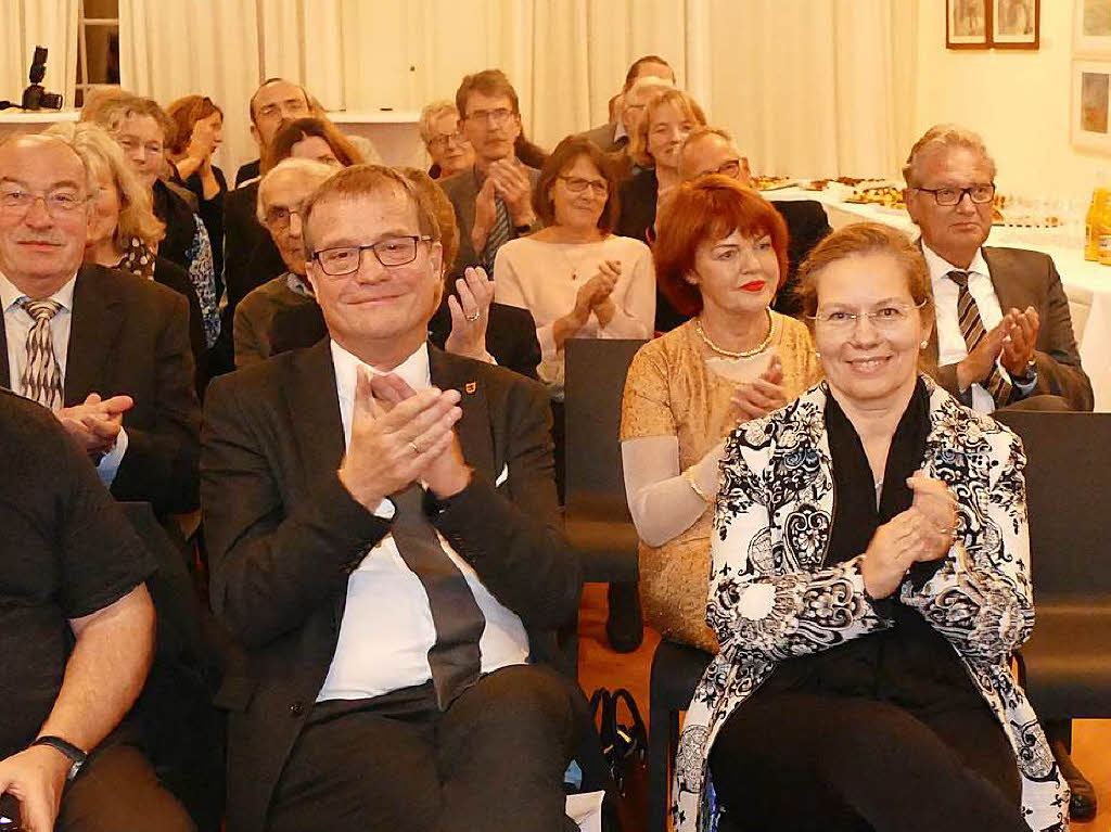 Applaus gab es fr die Preistrger 2017 im Dietschy-Saal von den Festgsten, die zur Veranstaltung der Brgerstiftung kamen. Im Anschluss an die Preisverleihung wurde noch angeregt mit den Preistrgern gesprochen.