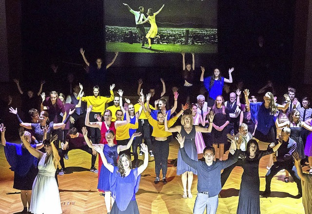 Flashmob zur Titelmusik des Films &#82...Winterball der Tanzschule Waldkirch.    | Foto: Veranstalter