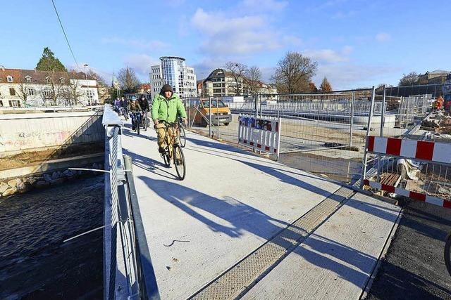 Video: Radler und Fugnger erobern die Kronenbrcke zurck