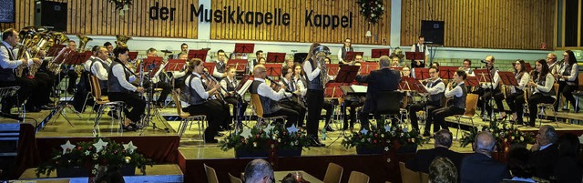 Die Musikkapelle Kappel bei ihrem Jahr...sitzenden) Dirigenten  Josef Loosmann   | Foto: Sandra Decoux-Kone